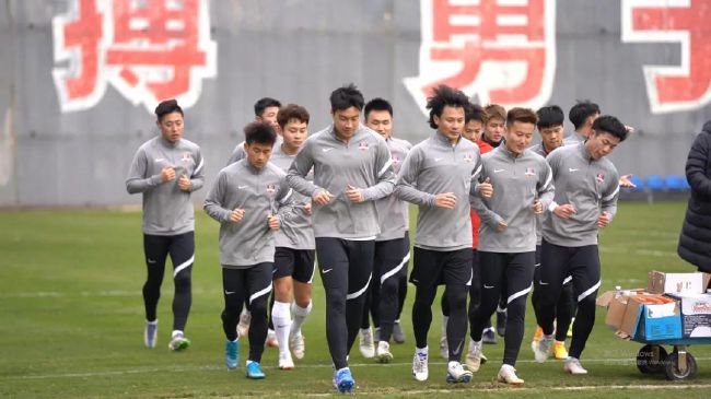 《国家报》甚至报道称，巴萨主席拉波尔塔等高层已经接触了弗里克，并且后者还列出了一份目标球员名单，其中包括基米希、格雷茨卡和阿德耶米。